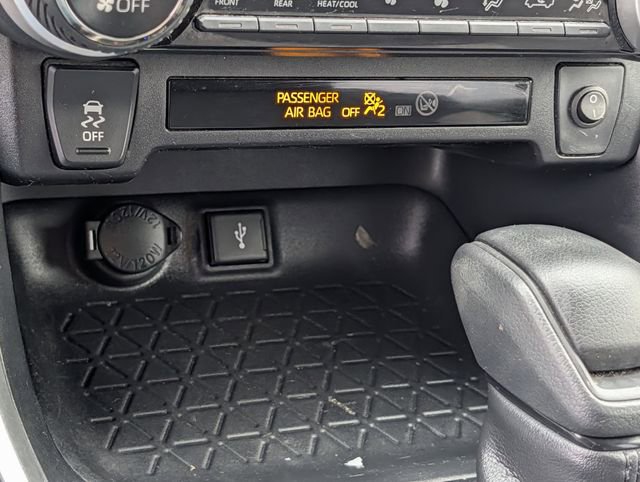 Used 2020 Toyota RAV4 XLE w/ Convenience Package image 17