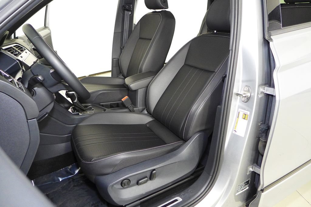 Certified 2023 Volkswagen Tiguan SE R-Line FWD image 22