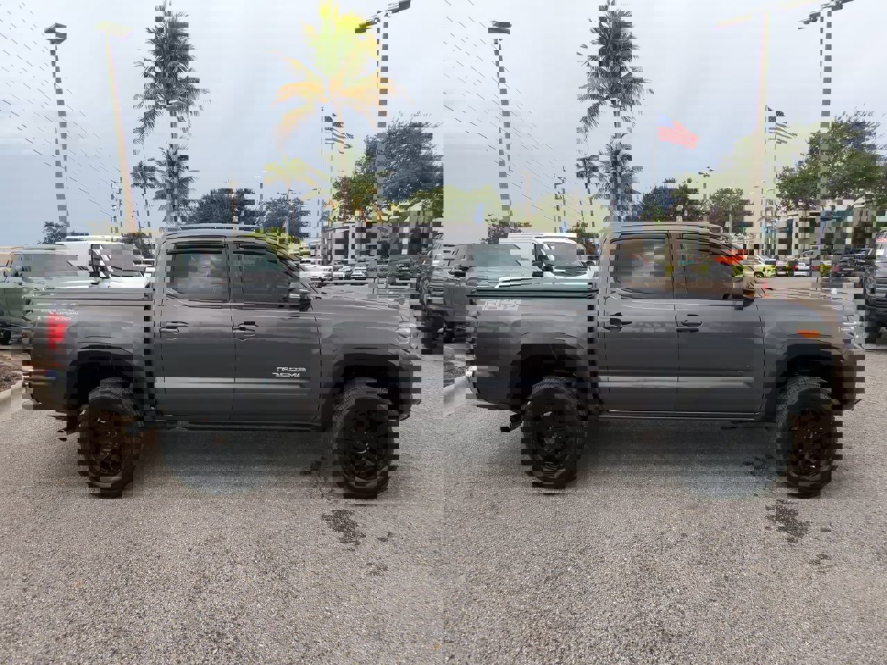 Used 2018 Toyota Tacoma TRD Off-Road image 4