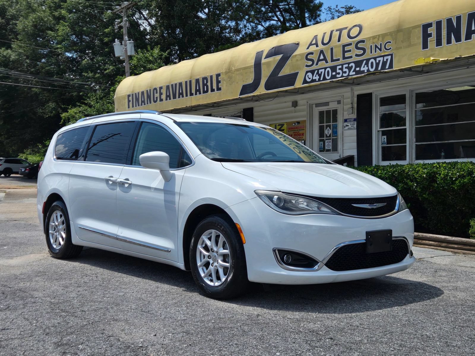 Used 2020 Chrysler Pacifica Touring-L FWD image 1
