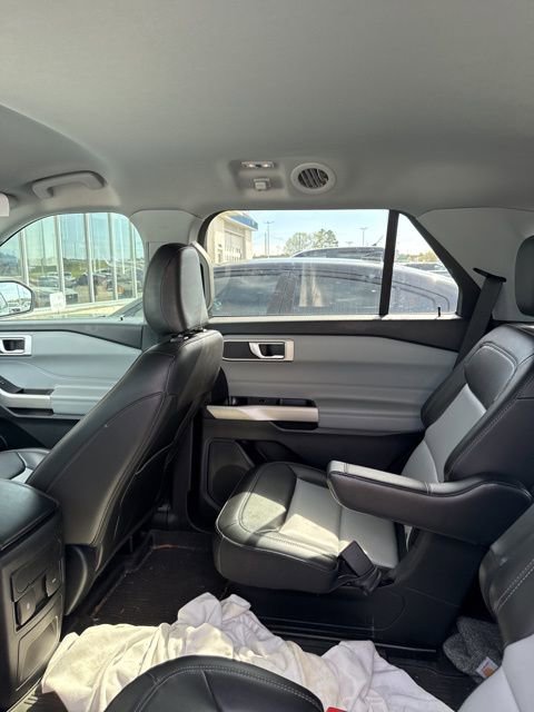 Used 2022 Ford Explorer XLT w/ Equipment Group 202A image 15
