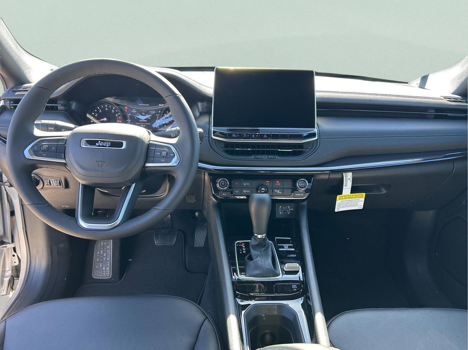 New 2026 Jeep Compass Latitude image 9