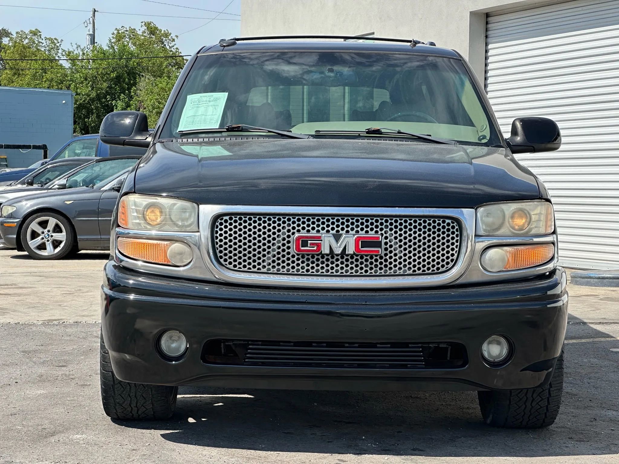 Used 2002 GMC Yukon XL Denali image 17