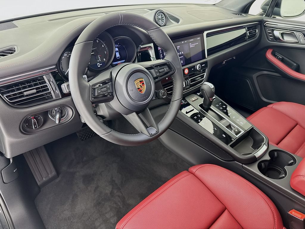 New 2026 Porsche Macan AWD/4WD image 4