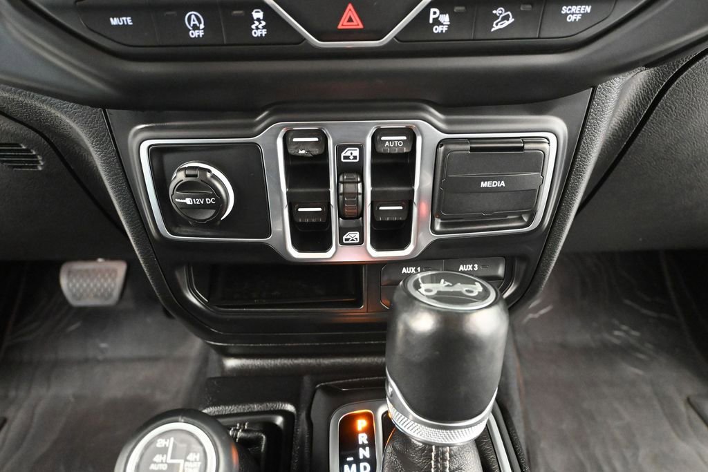Used 2018 Jeep Wrangler Unlimited Sahara w/ Dual Top Group AWD/4WD image 35