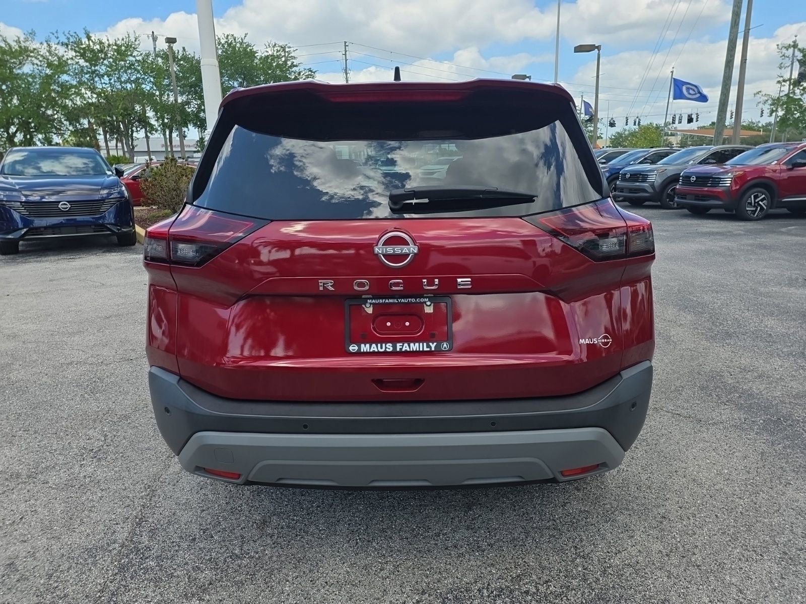 Used 2023 Nissan Rogue S image 8