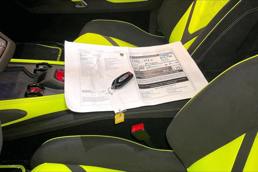 Used 2025 Lamborghini Revuelto image 34