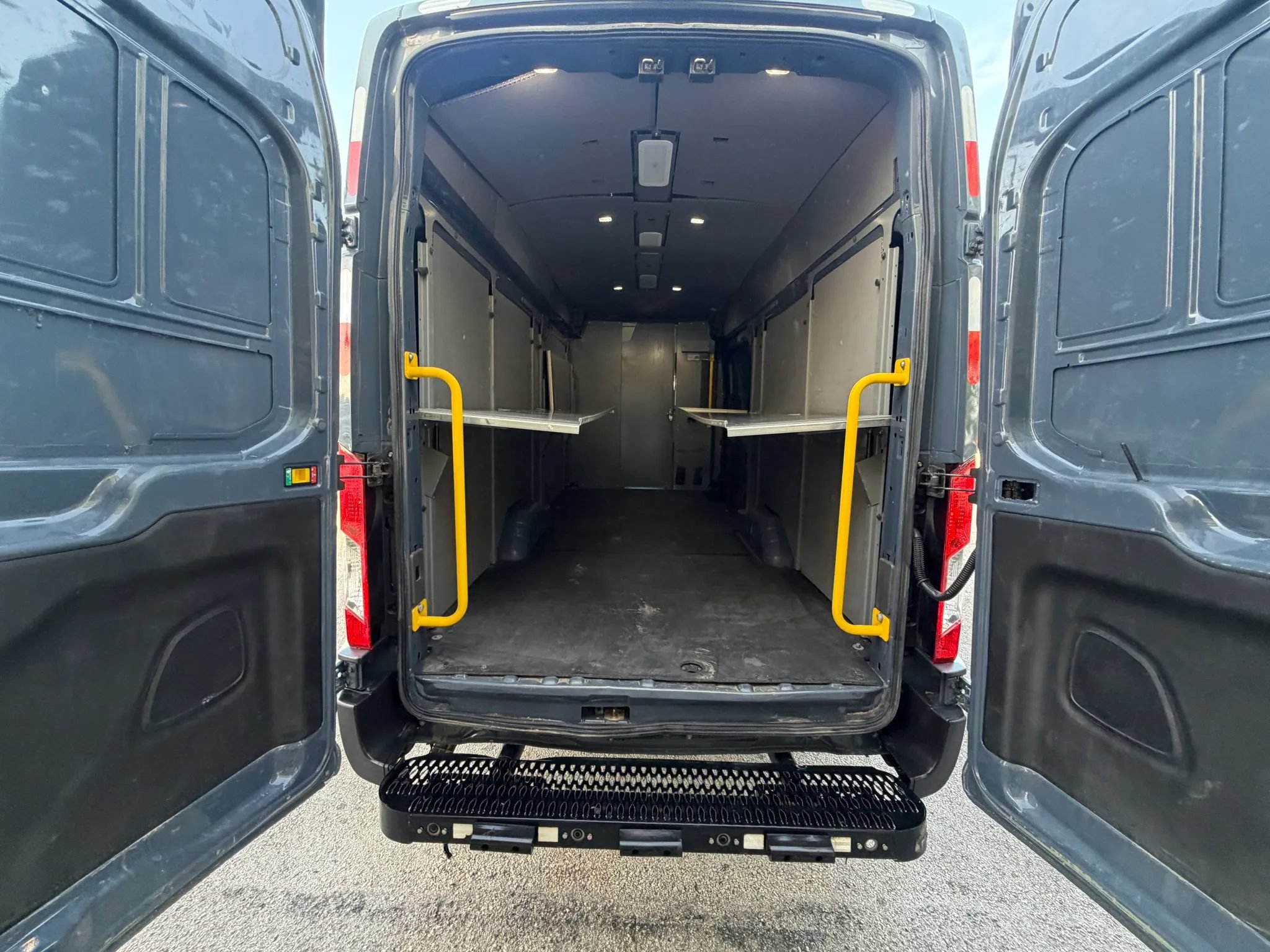 Used 2020 Ford Transit 250 148 High Roof Extended RWD image 5