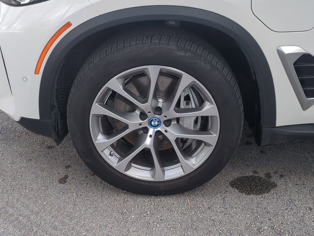 Used 2025 BMW X5 xDrive50e image 12