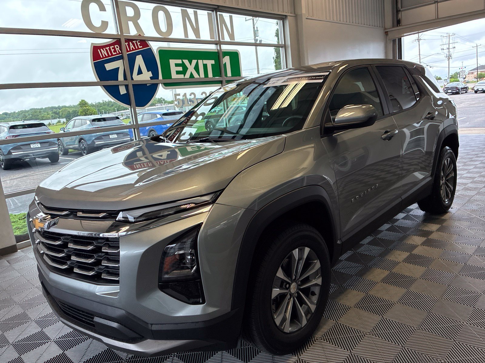 Used 2026 Chevrolet Equinox LT FWD image 3