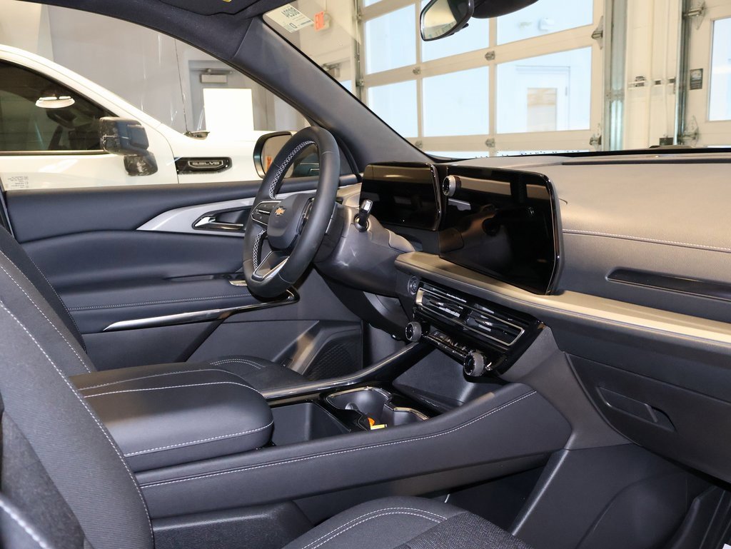 Used 2025 Chevrolet Traverse LT w/ Sun and Wheel Package image 40