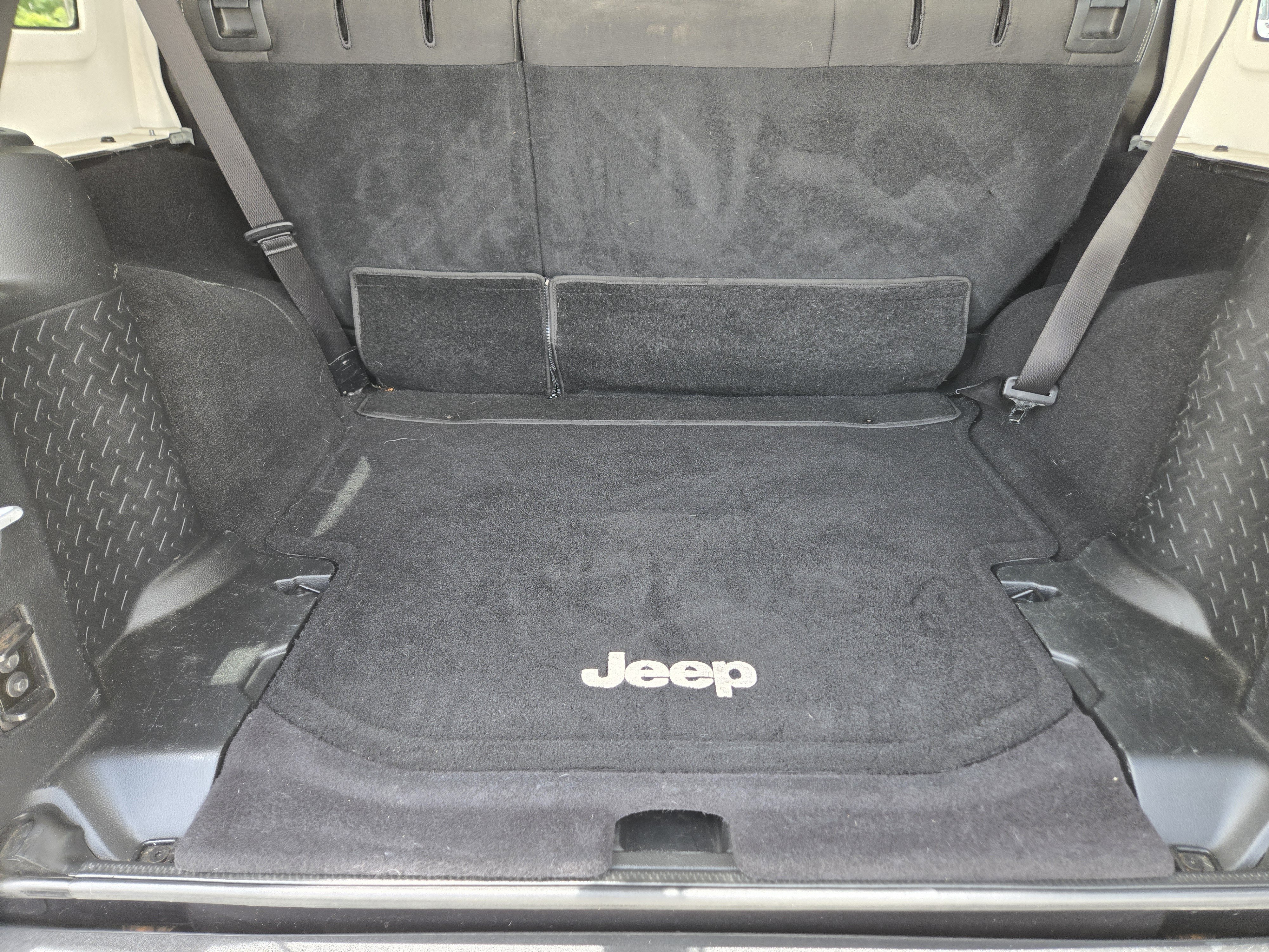 Used 2017 Jeep Wrangler Unlimited Sahara w/ Dual Top Group AWD/4WD image 28