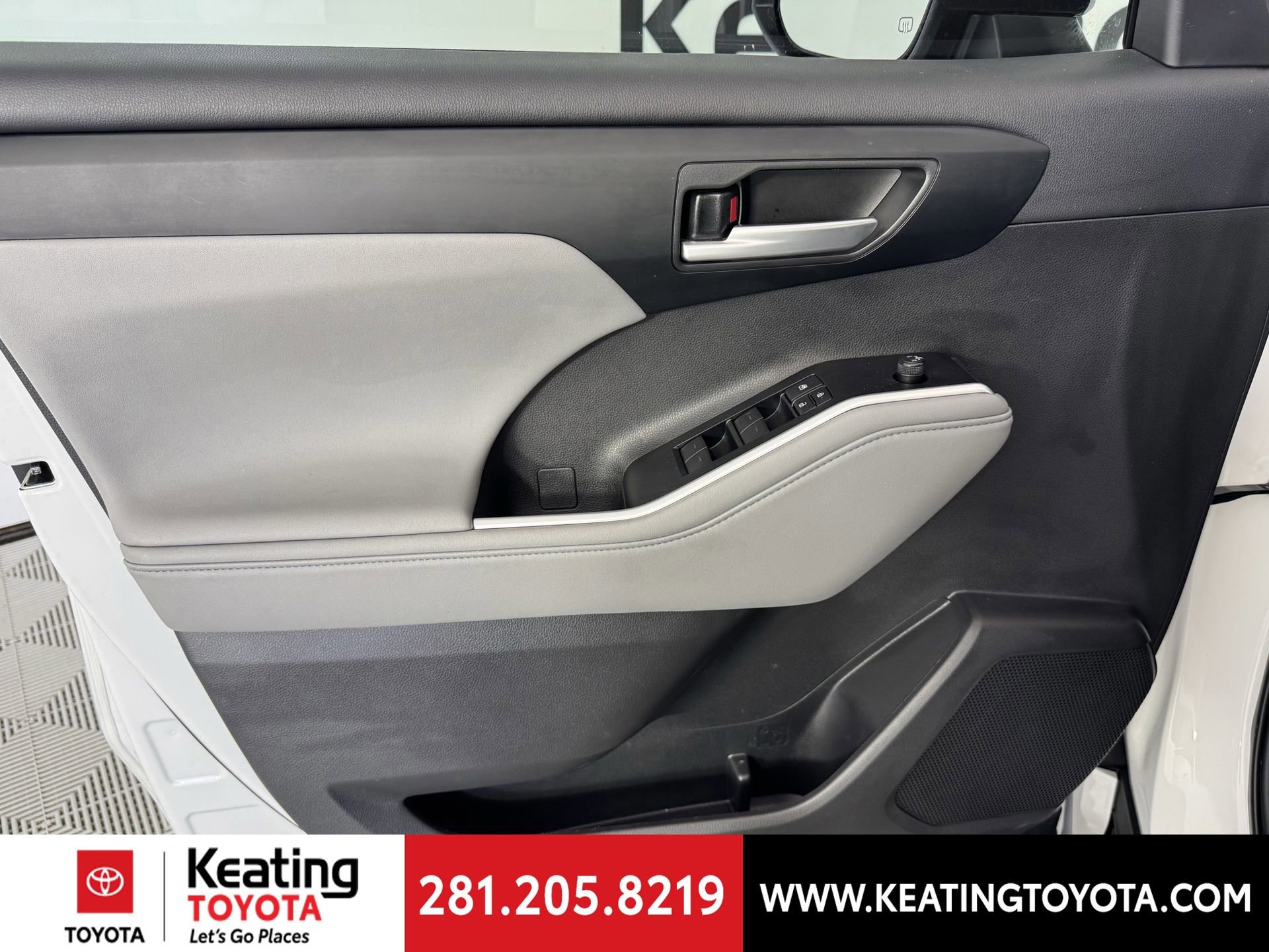 Used 2025 Toyota Highlander XLE image 11