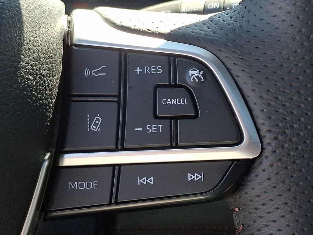 Used 2025 Toyota Sienna Platinum image 23