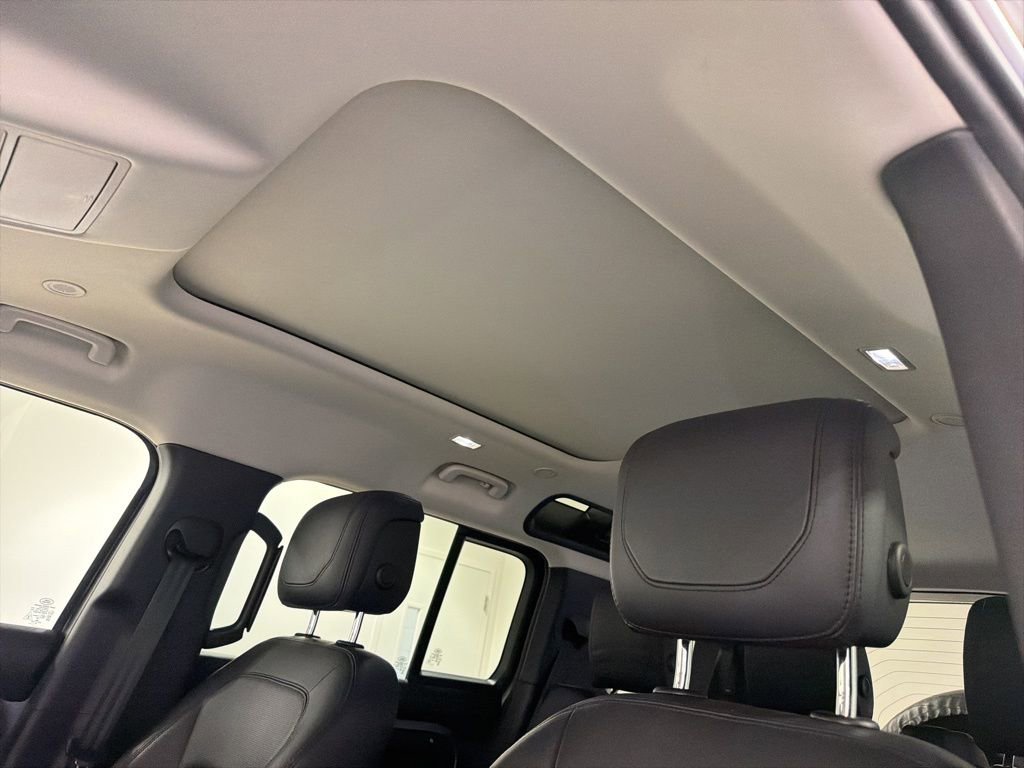 Used 2020 Land Rover Defender 110 HSE image 19