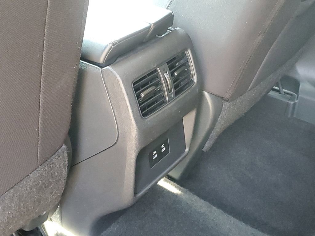 Used 2024 Nissan Rogue SV image 29