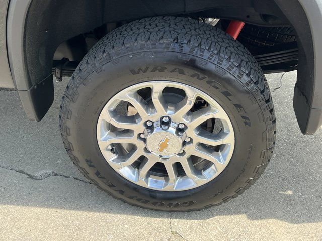 Used 2025 Chevrolet Silverado 2500 LTZ w/ LTZ Plus Package image 21