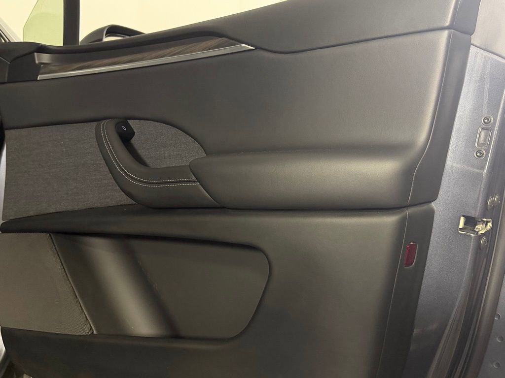 Used 2023 Tesla Model X image 32