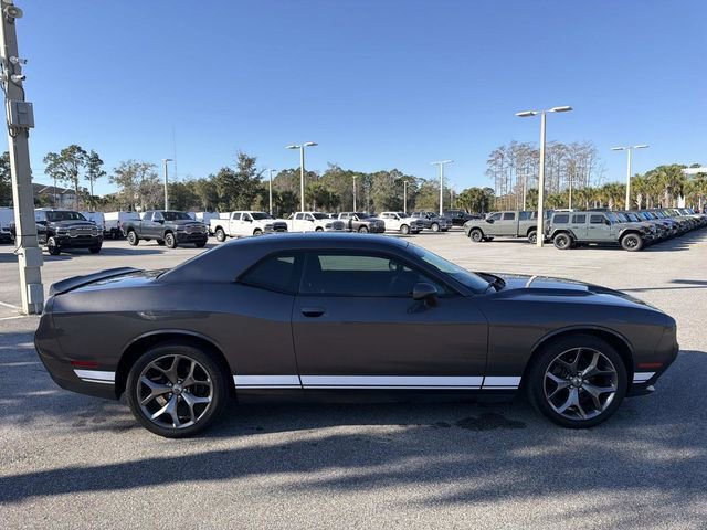 Used 2017 Dodge Challenger SXT image 2