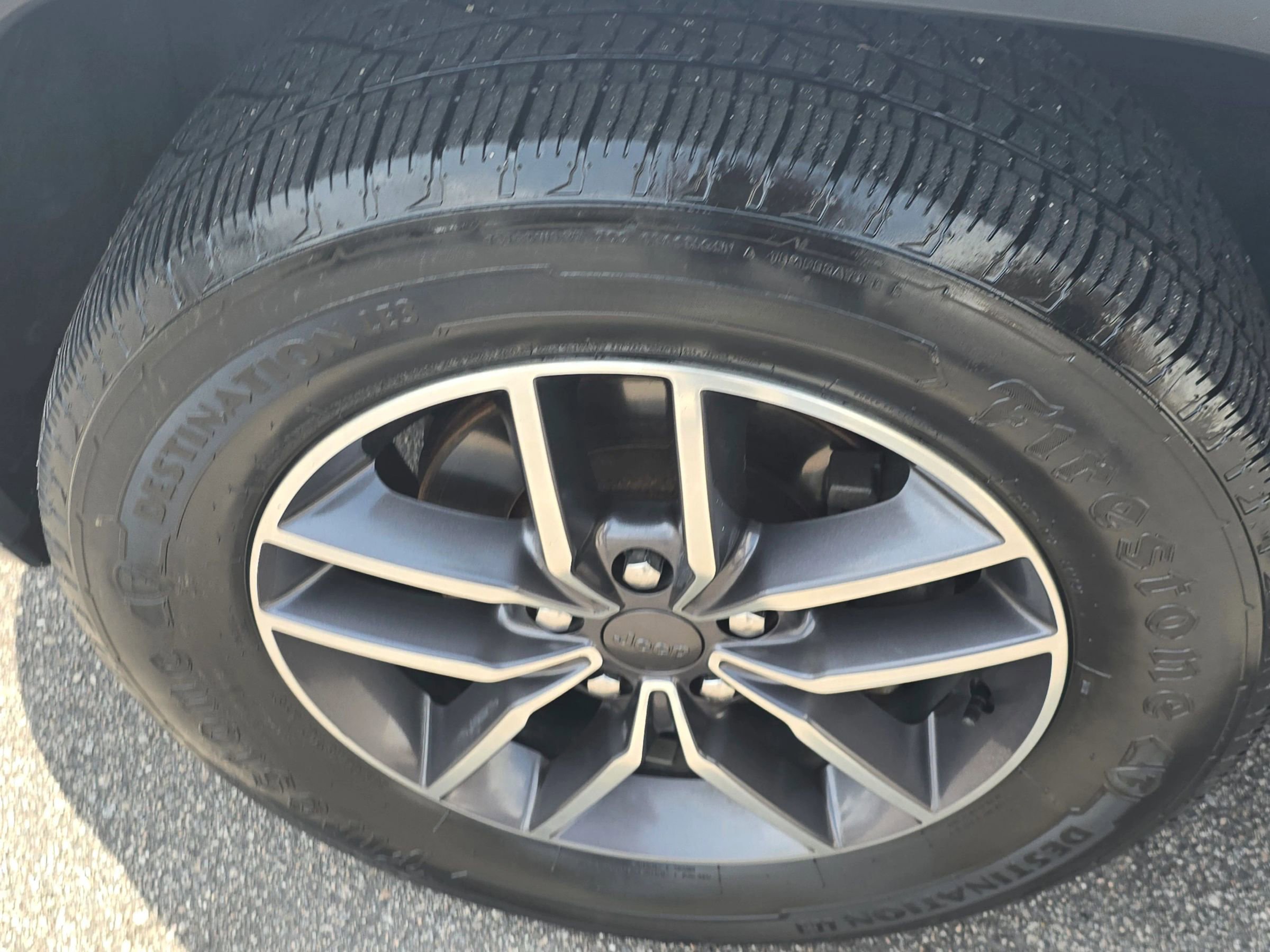 Used 2019 Jeep Grand Cherokee Limited image 32