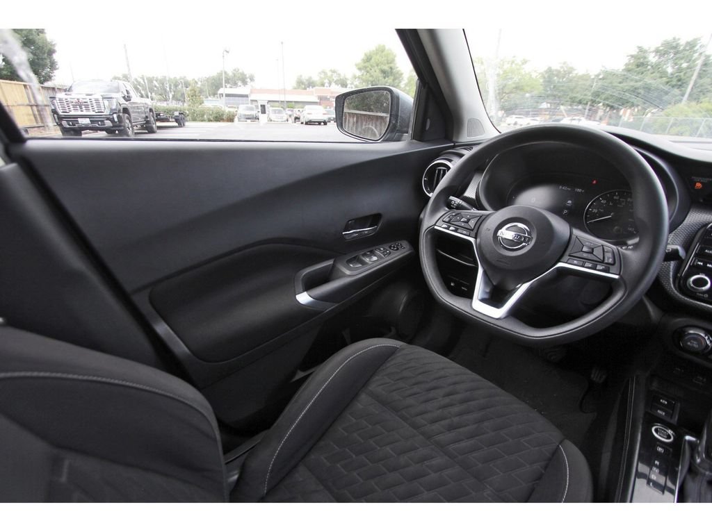 Used 2021 Nissan Kicks SV FWD image 10
