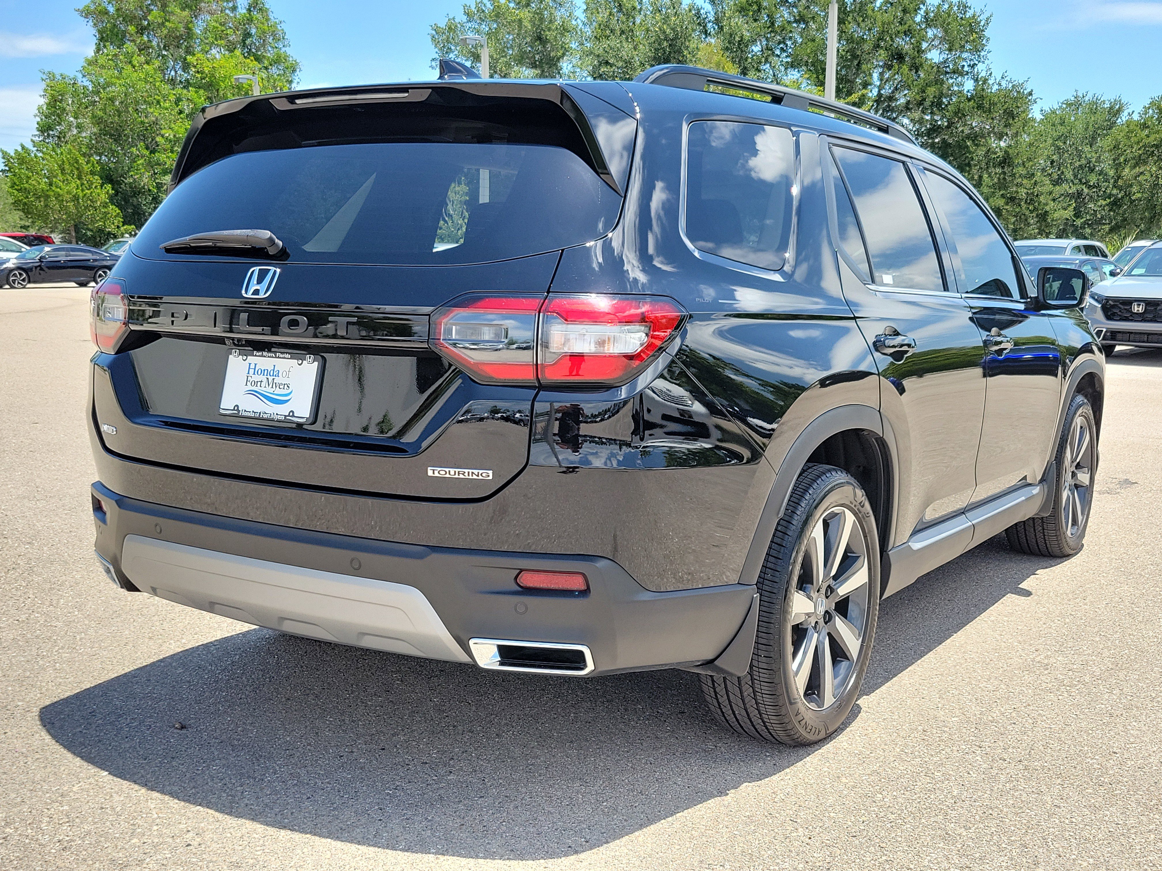 Used 2025 Honda Pilot Touring image 6