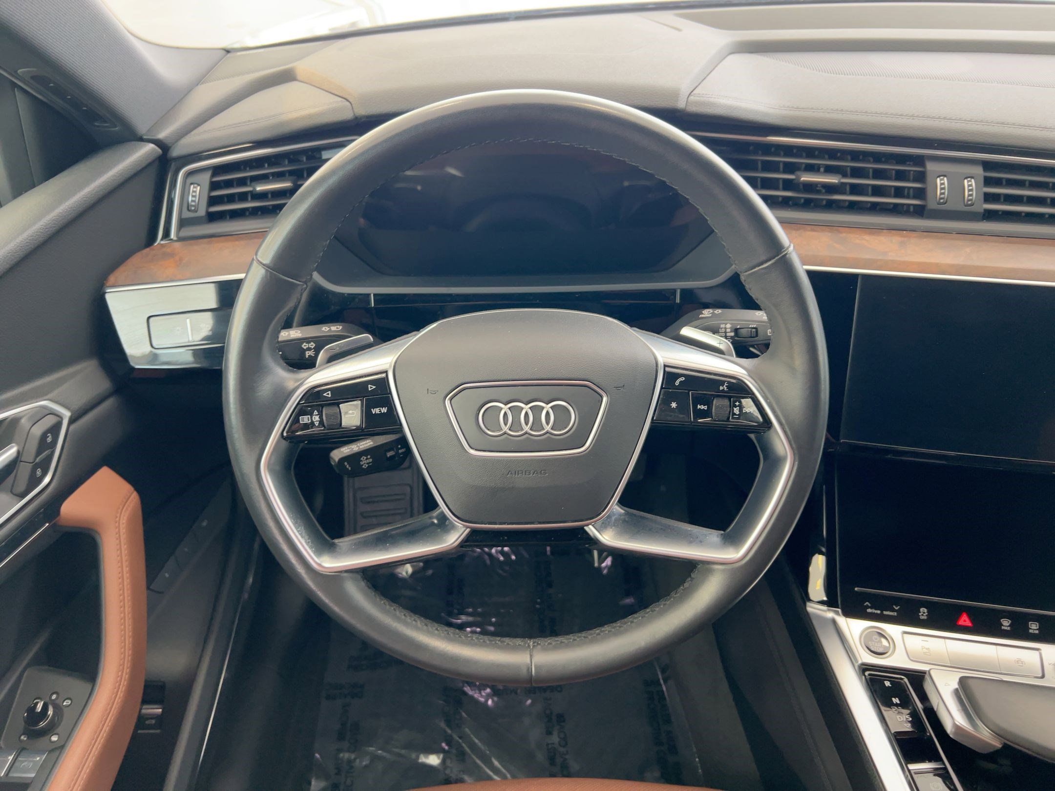 Used 2022 Audi e-tron Premium Plus w/ Premium Plus Package image 18