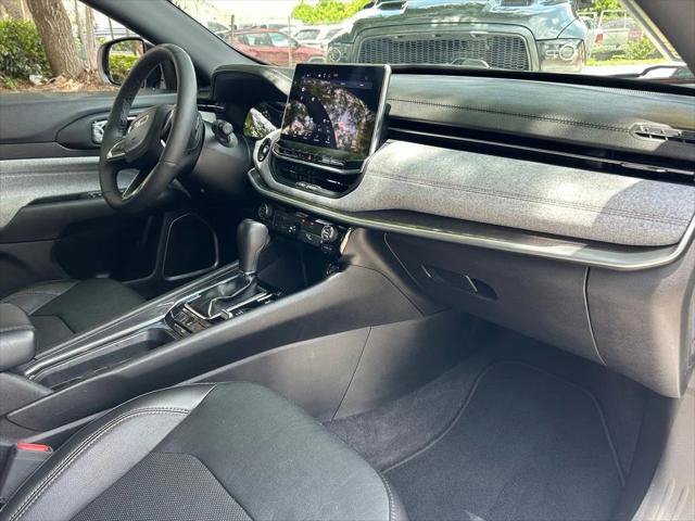 Certified 2023 Jeep Compass Latitude AWD/4WD image 42