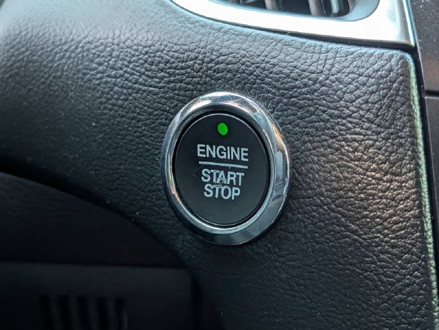 Used 2020 Ford Edge Titanium w/ Equipment Group 301A FWD image 20