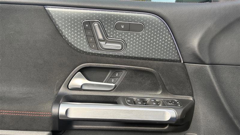 Used 2024 Mercedes-Benz GLB 250 image 13