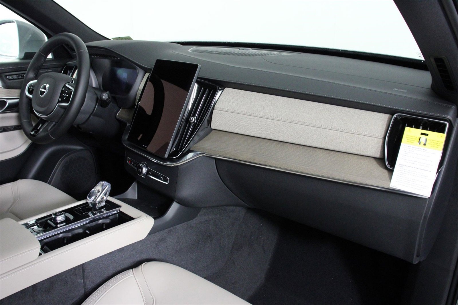 New 2026 Volvo XC90 T8 Plus image 9