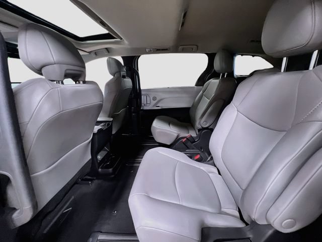 Used 2026 Toyota Sienna XLE FWD image 25