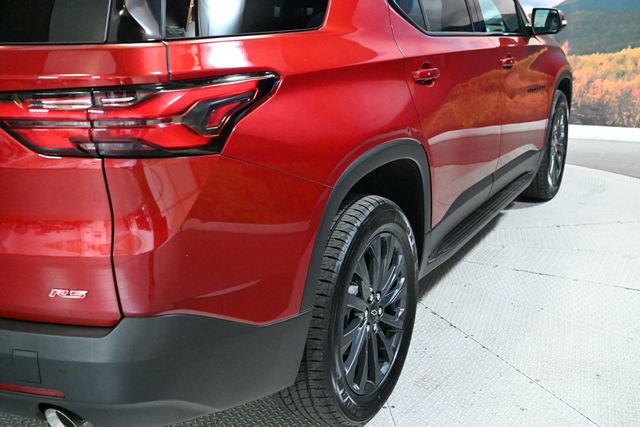 Used 2022 Chevrolet Traverse RS w/ LPO, 'HIT The Road' Package AWD/4WD image 8