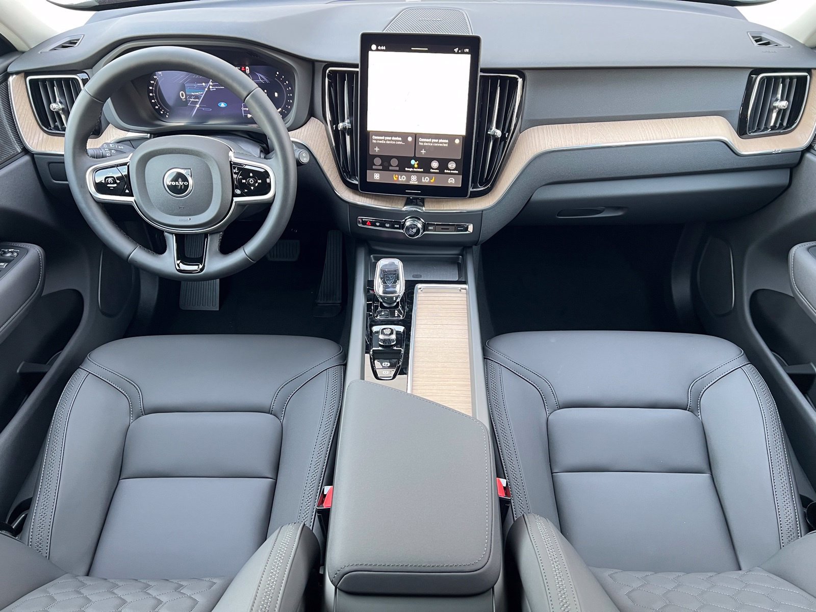 New 2026 Volvo XC60 B5 Plus w/ Protection Package Premier AWD/4WD image 20