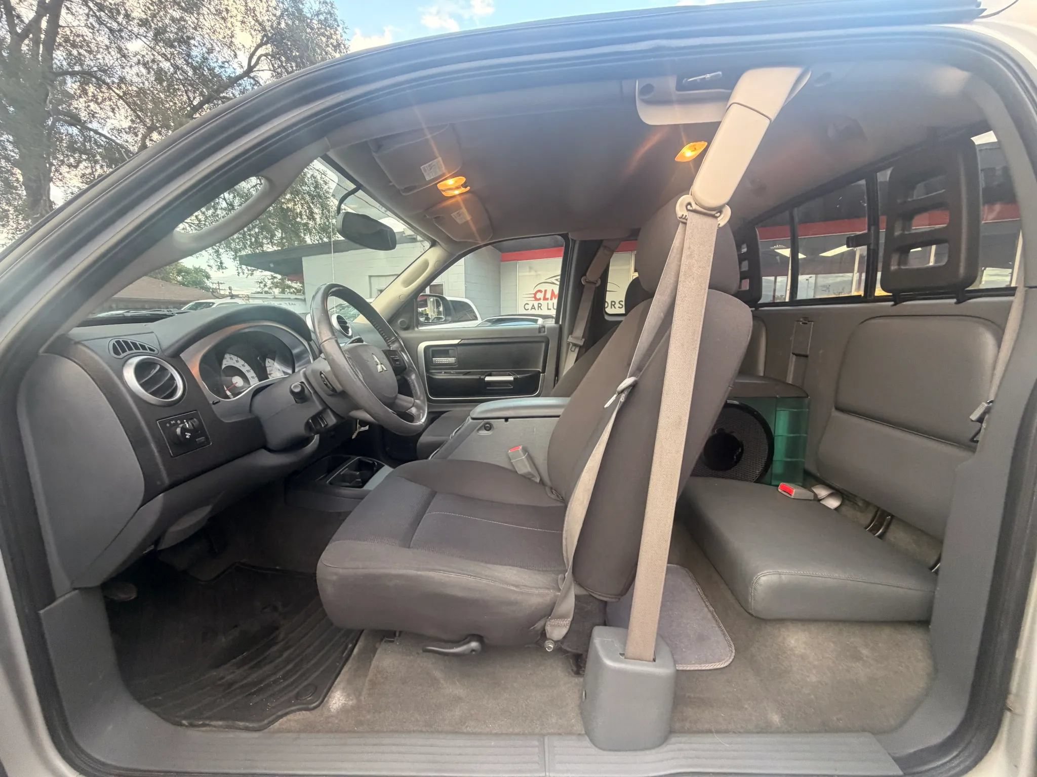 Used 2006 Mitsubishi Raider DuroCross AWD/4WD image 8