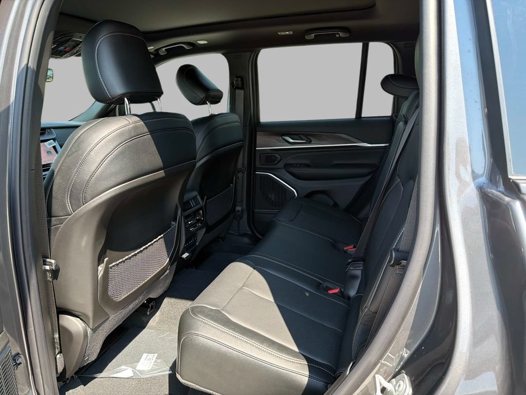 New 2026 Jeep Grand Cherokee Limited AWD/4WD image 6