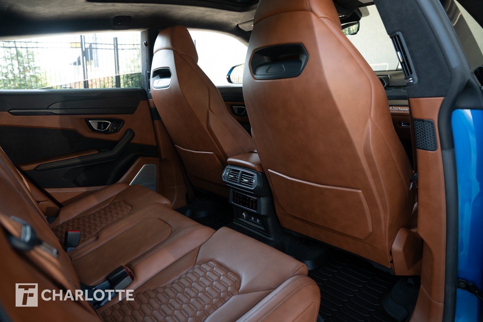 Used 2021 Lamborghini Urus AWD/4WD image 38
