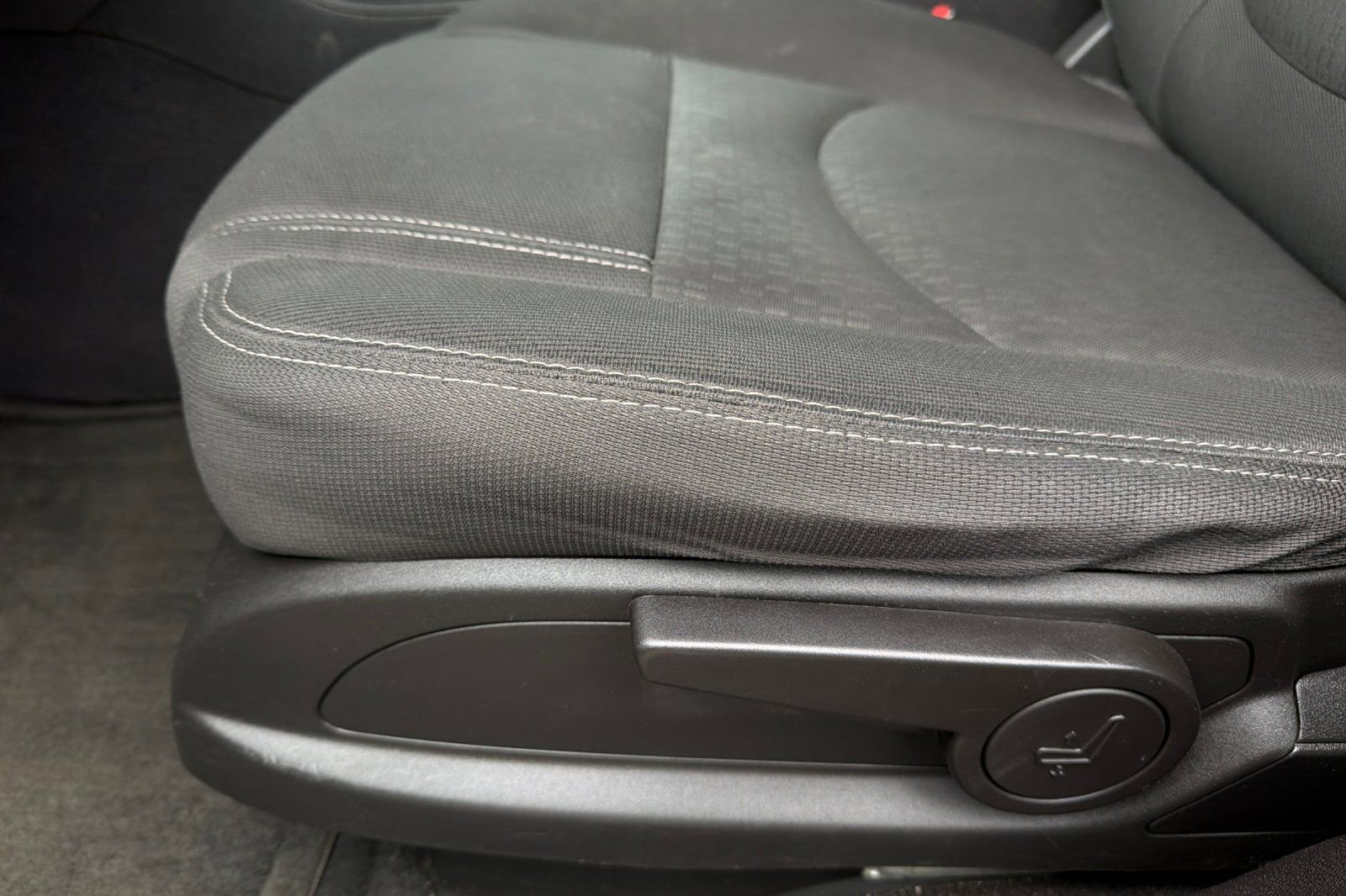 Used 2014 GMC Acadia SLE image 12