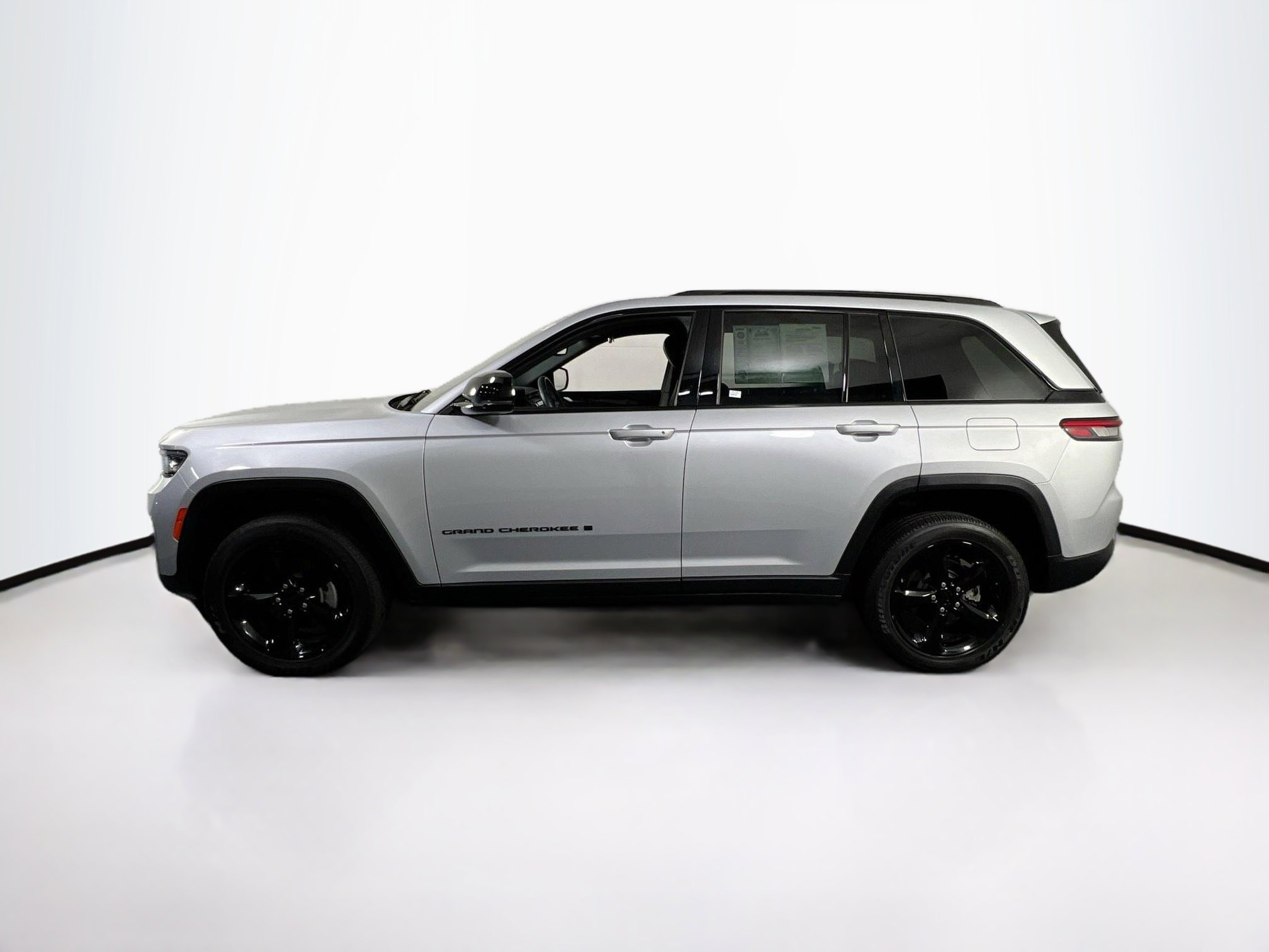 Used 2022 Jeep Grand Cherokee Altitude image 8