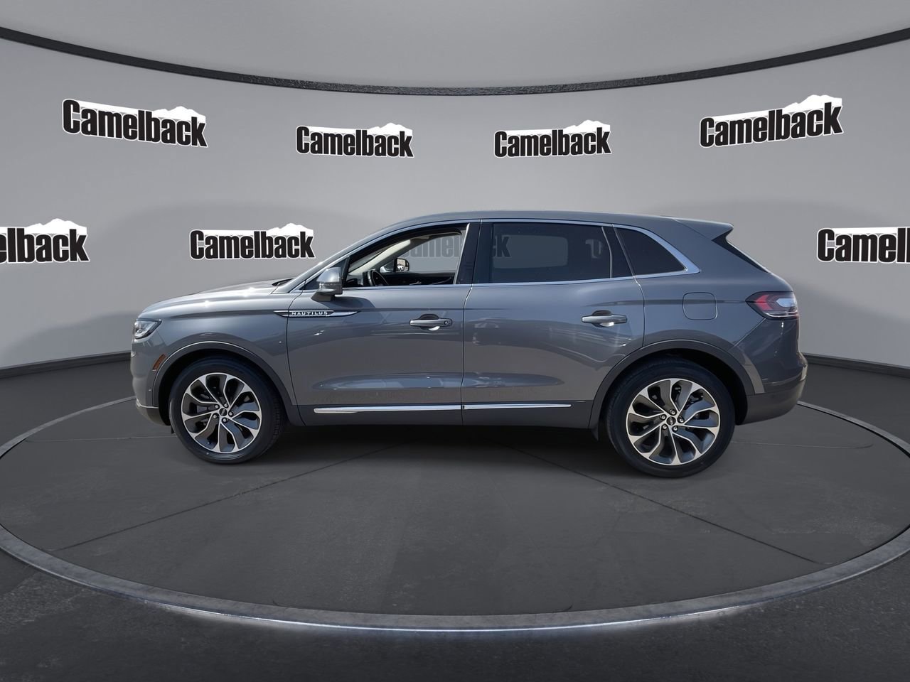 Used 2022 Lincoln Nautilus Reserve w/ Equipment Group 201A image 4
