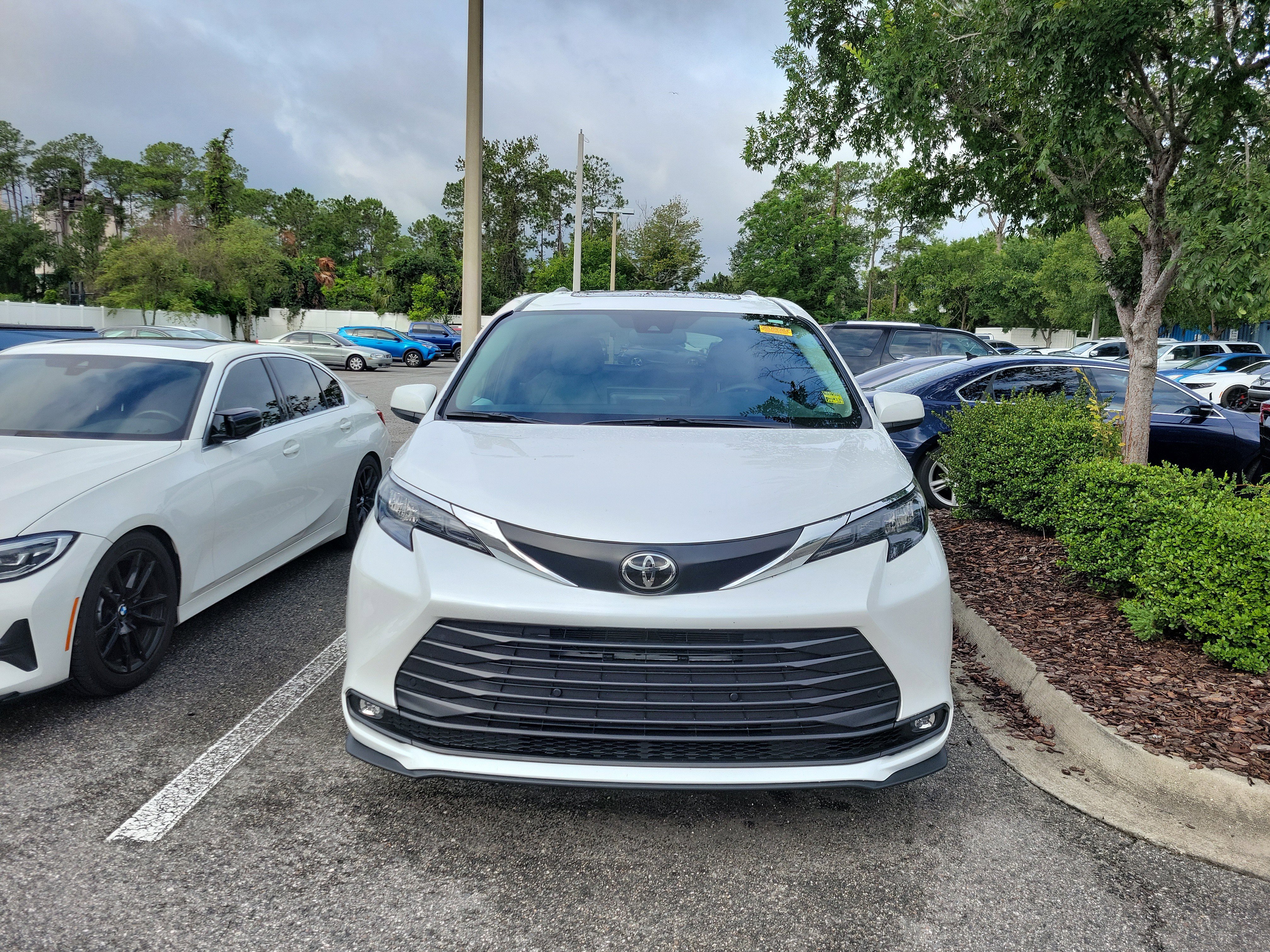 Certified 2026 Toyota Sienna XLE FWD image 30