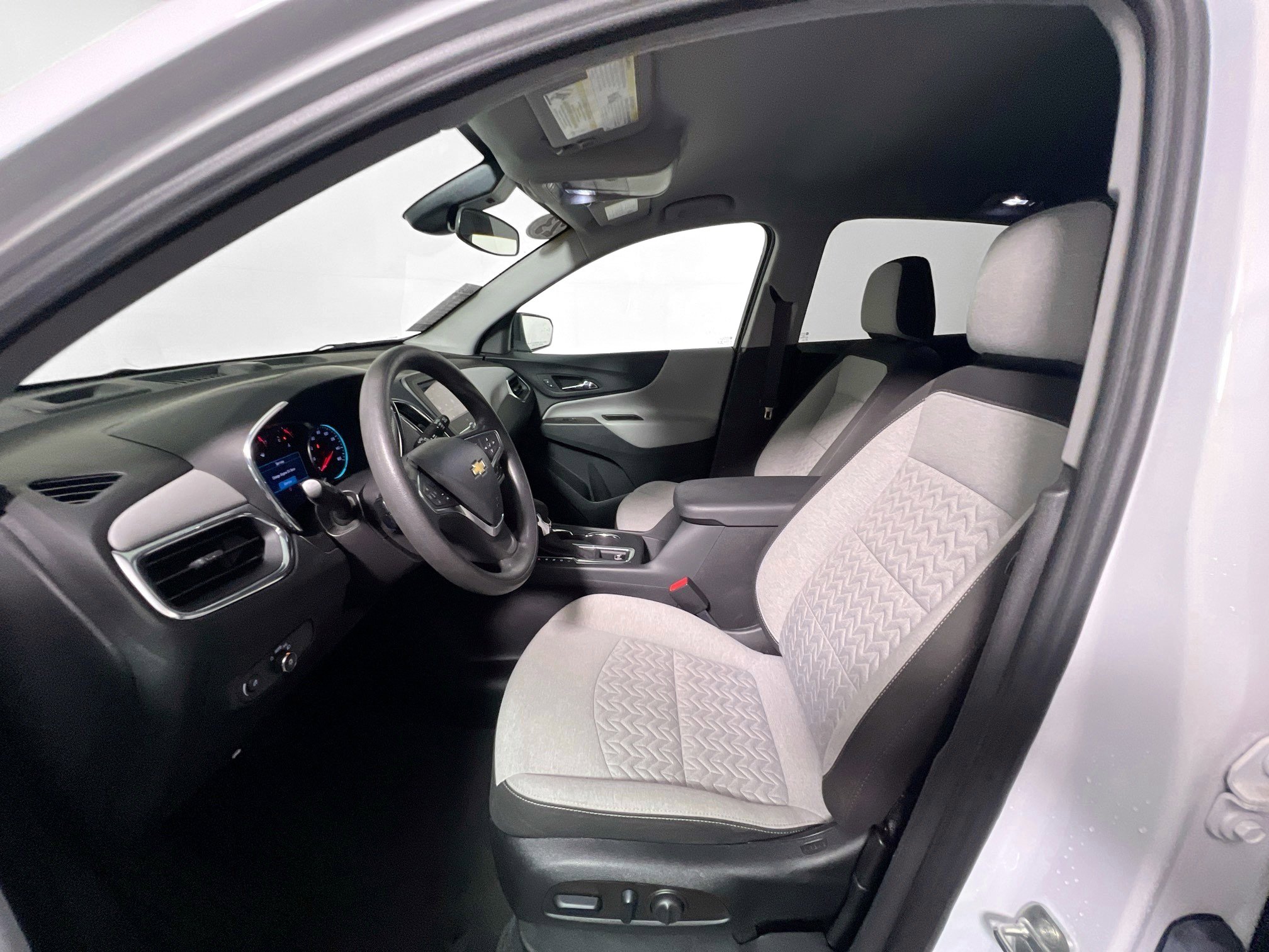 Used 2023 Chevrolet Equinox LS w/ LS Convenience Package image 14