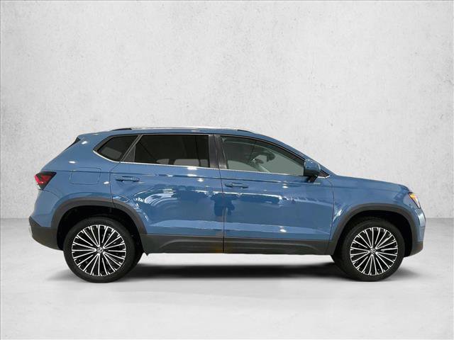 Used 2025 Volkswagen Taos SE FWD image 5