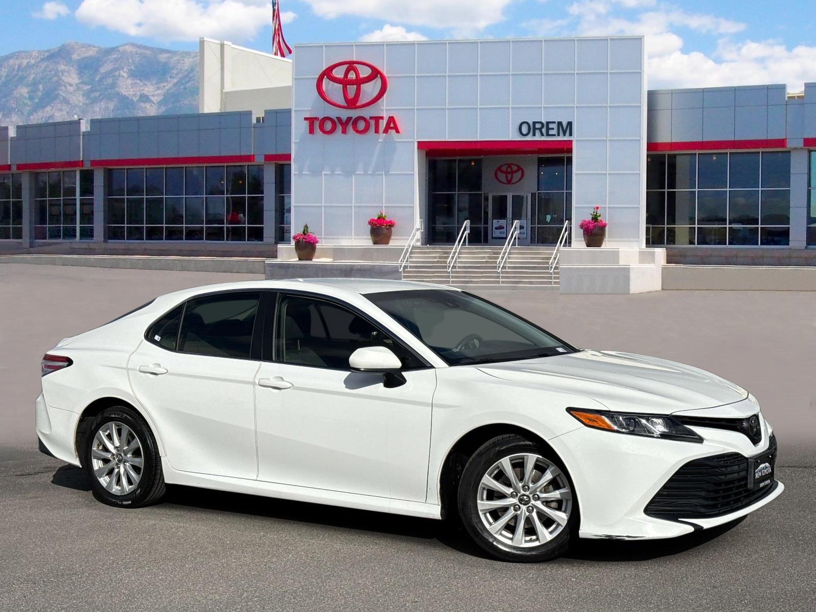 Used 2018 Toyota Camry LE image 1
