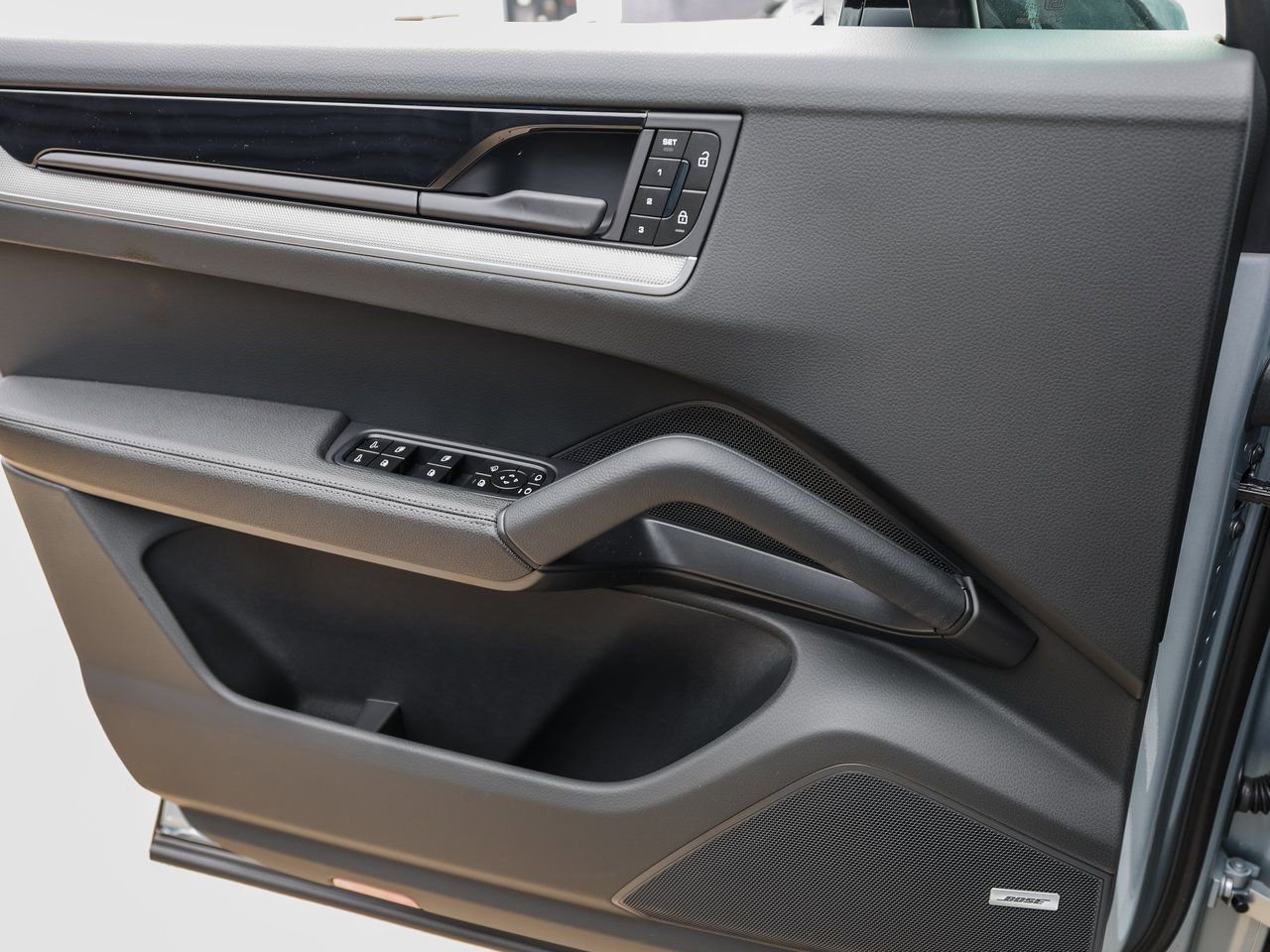 Certified 2026 Porsche Cayenne Coupe image 23