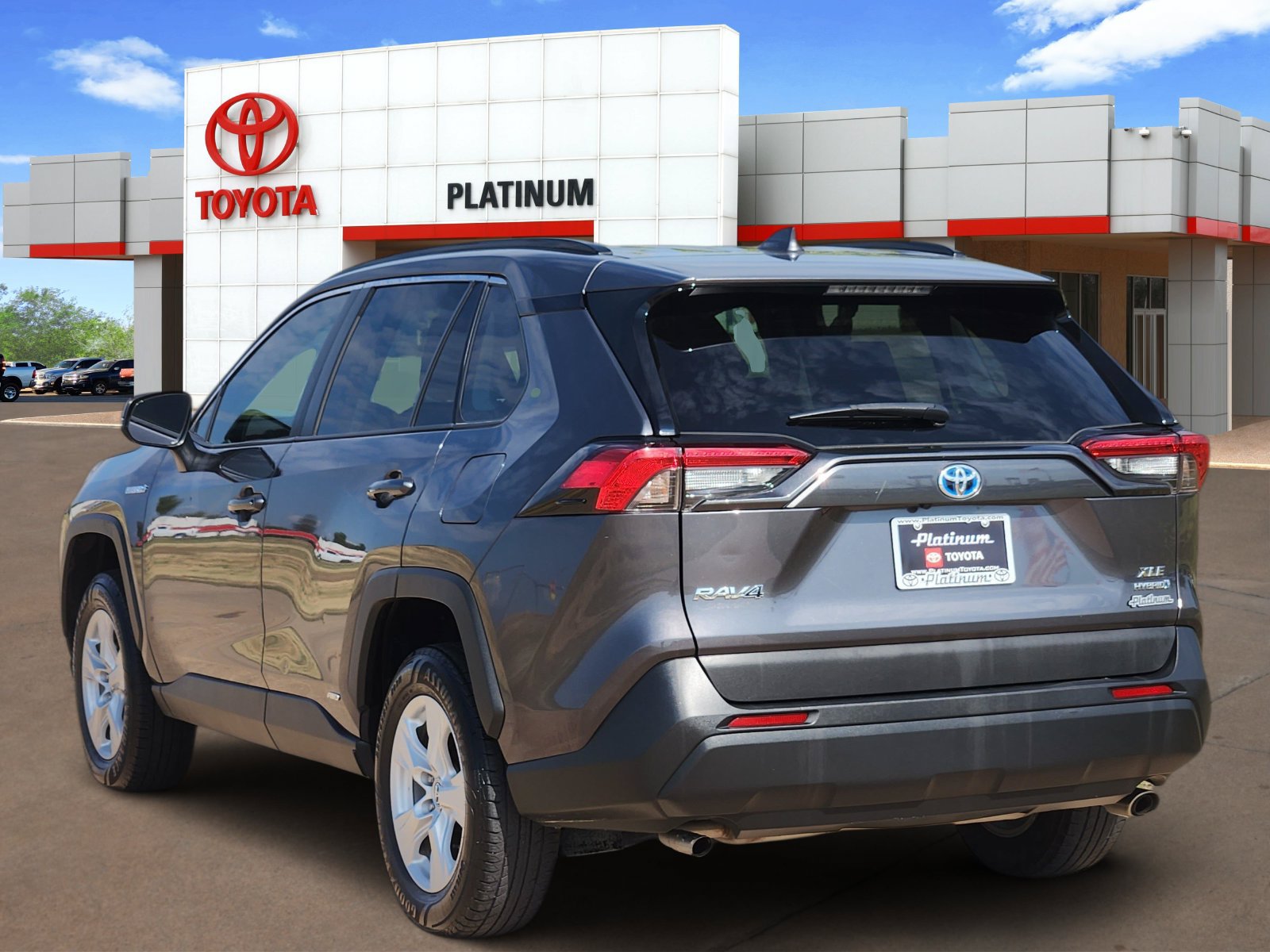 Used 2020 Toyota RAV4 XLE AWD/4WD image 5