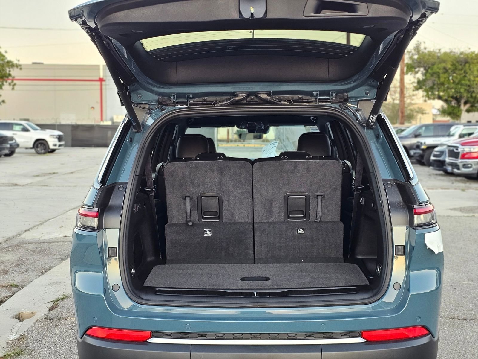 New 2026 Jeep Grand Cherokee L Limited AWD/4WD image 7