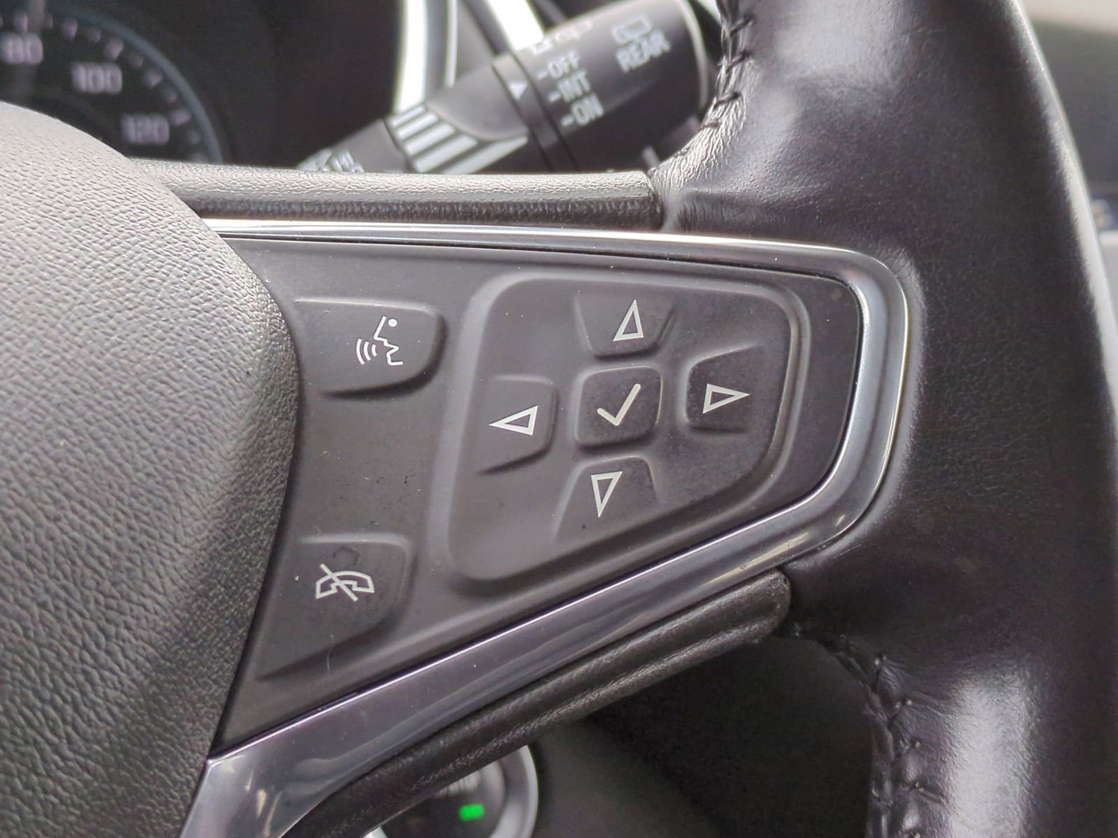 Used 2019 Chevrolet Equinox LT w/ Driver Convenience Package image 30