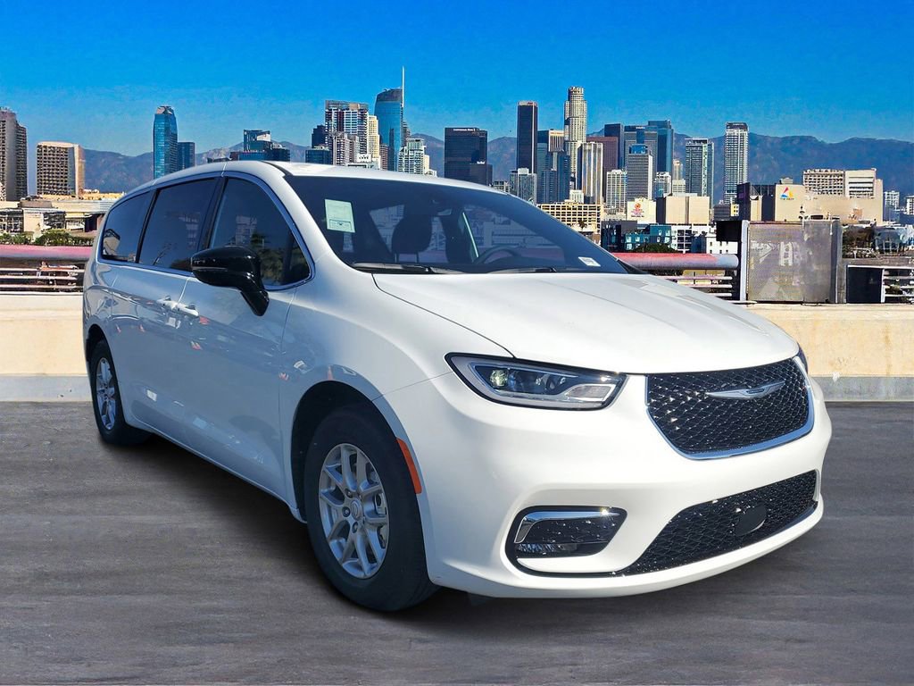 New 2026 Chrysler Pacifica Select image 3