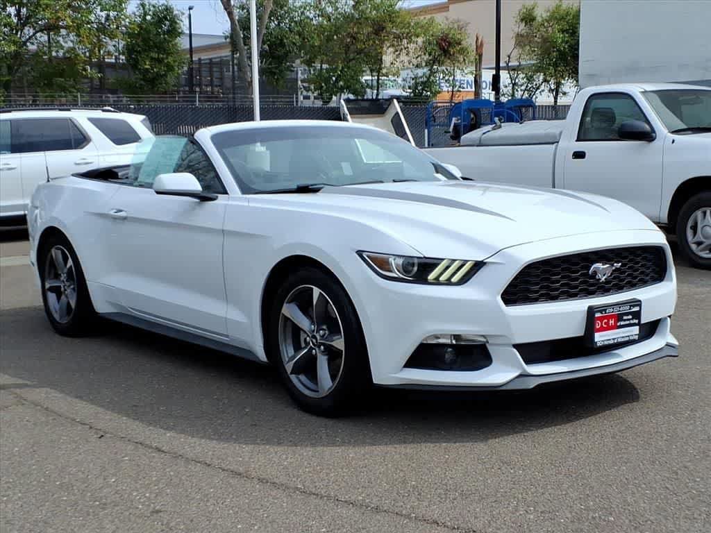 Used 2015 Ford Mustang Convertible w/ Equipment Group 051A RWD image 4